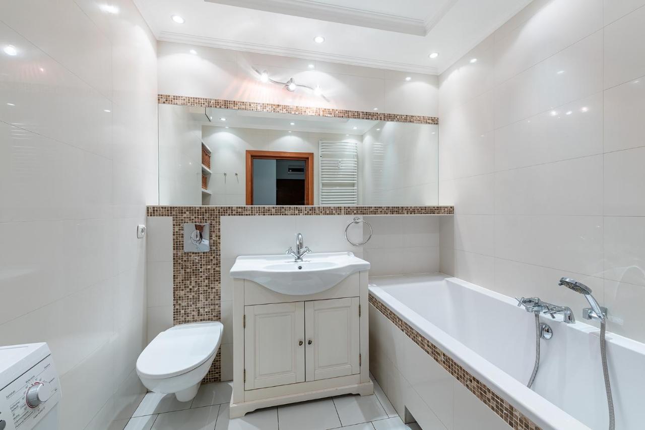 Bukowinska 12 Prywatne Mieszkanie 80M2 Z Dwiema Sypialniami I Balkonem 2X Bezplatne Miejsca Parkingowe Samodzielne Zameldowanie! Private Garage! Self Check-In System! Warsaw Exterior photo